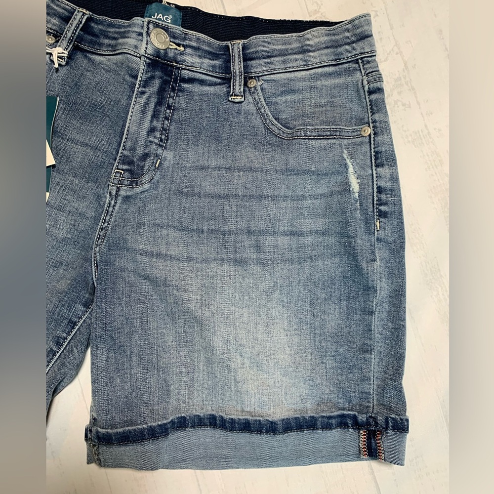 NWT JAG Alex mid rise boyfriend short. Cuffed. Size 6. - Picture 6 of 10